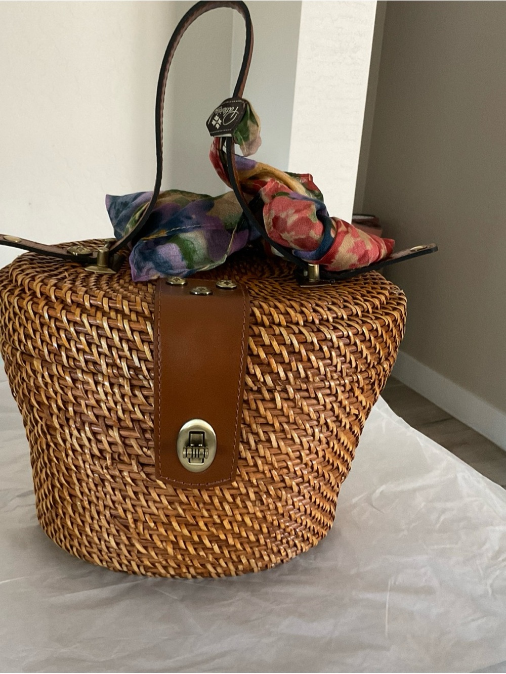 New Patricia Nash Caselle Small Wicker Basket Bag with Leather Trim and scarf - Picture 4 of 13